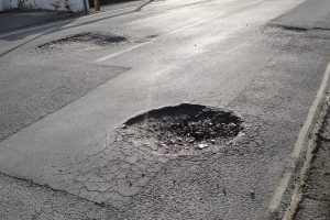 Read more about the article How Potholes Affect Your Vehicle